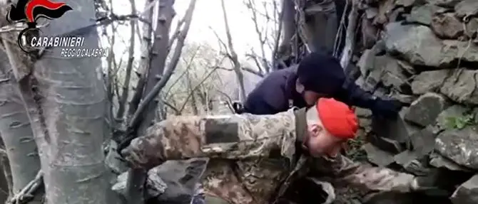 Bunker con camera e letto rinvenuto e sequestrato dai carabinieri a Platì