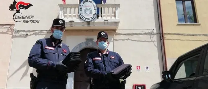 Castrovillari, i carabinieri consegnano tablet agli studenti per la didattica a distanza