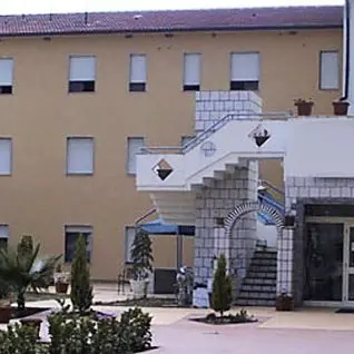 Coronavirus a Villa Torano, il M5s: «Regione inadeguata, si accertino i fatti»