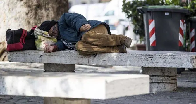 Lamezia, un senza fissa dimora si allontana dal centro di assistenza e viene multato