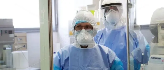 Coronavirus a Reggio Calabria, viaggio nel laboratorio Asp: «Ecco come si analizza un tampone»