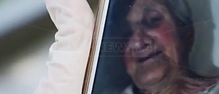 Coronavirus, l'ultimo viaggio di Antonietta. Il figlio: «Non ho potuto accarezzarla per l'ultima volta»