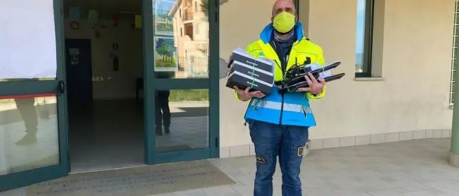 Trebisacce, dal liceo Galilei pc e tablet a trenta studenti per le lezioni on line