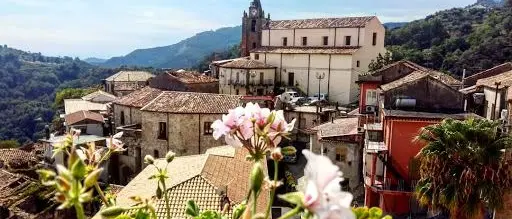 Viaggio a Staiti, silenzio assordante nel paese più piccolo della Calabria