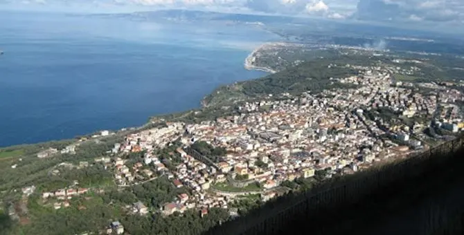 Coronavirus, a Palmi primo caso: l'annuncio del sindaco in un video