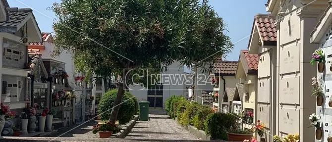 Castiglione Cosentino, un viale del cimitero intitolato alla Hart Island di New York