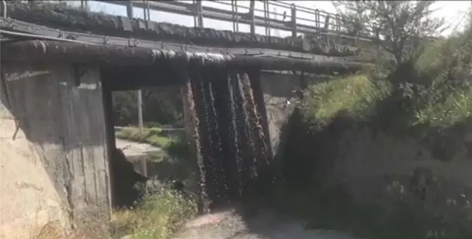 Melito Porto Salvo, la fogna è un colabrodo e i liquami finiscono in strada