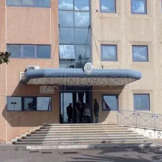 Lamezia, folla al funerale nel quartiere rom: arrivano le prime sanzioni