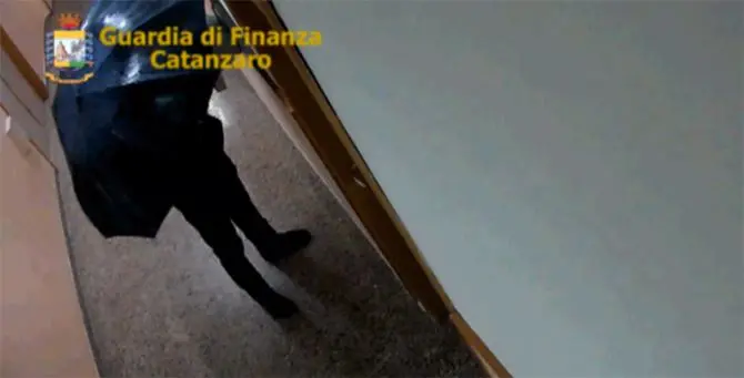 Furbetti dell'Asp di Catanzaro, sotto inchiesta anche due membri dell’ufficio Antimafia