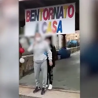 Guarisce dal coronavirus, a Cutro è festa (a distanza) per il suo ritorno a casa