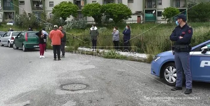 Coronavirus, a Catanzaro distribuiti i primi buoni spesa nel ghetto rom