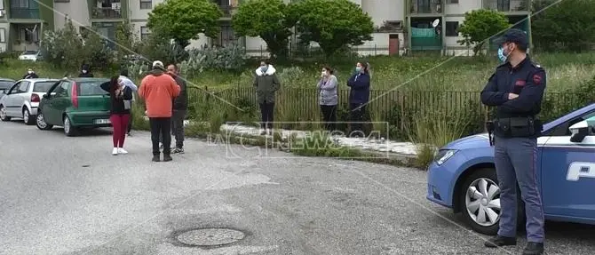 Coronavirus, a Catanzaro distribuiti i primi buoni spesa nel ghetto rom