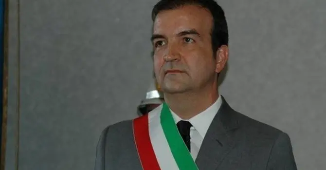 Cosenza, il sindaco Occhiuto: «Nessun rischio, piazza Bilotti è sicura»