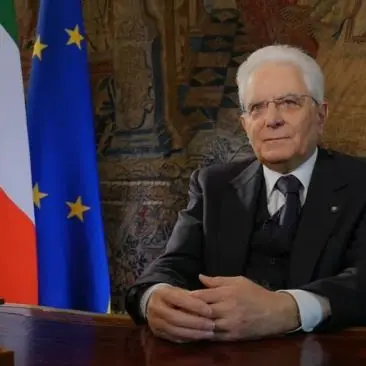 25 aprile, il Covid non spegne la memoria. Mattarella: «Supereremo le avversità»