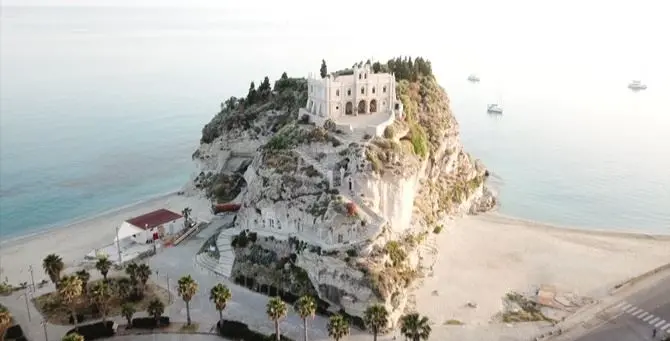 Tropea guarda al futuro: un video di speranza per ripartire al meglio