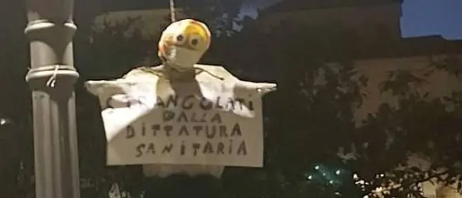 Fantoccio impiccato a Pizzo, Forza nuova: «Denunciamo la crisi che stiamo vivendo»