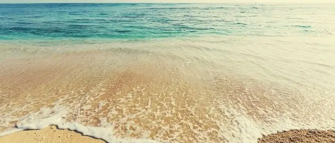 Coronavirus: «Chi abita al mare può fare il bagno». Ma attenzione ai divieti locali