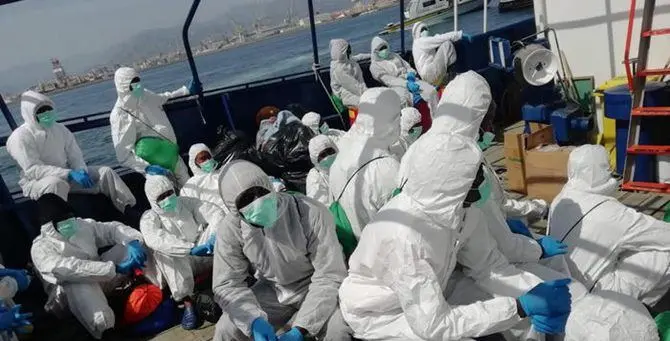 Migranti trasferiti in Calabria, Santelli: «Bomba sanitaria del Governo»