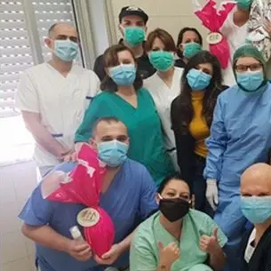 La gioia di papà Antonio, guarito dal Covid potrà abbracciare la sua bimba appena nata