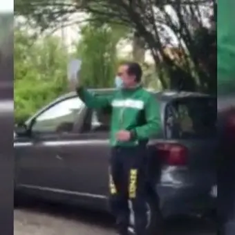 Coronavirus, carabiniere cosentino guarisce e torna a casa: festa a sirene spiegate. Il video