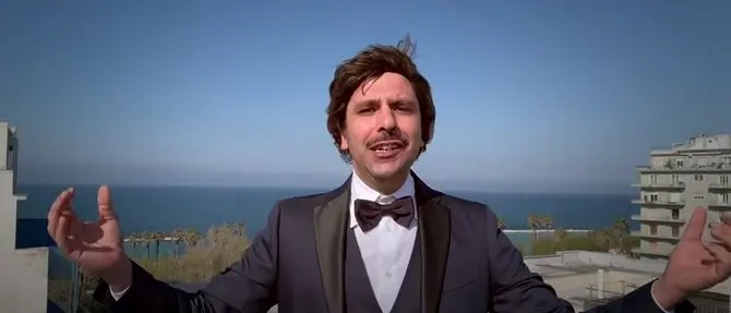 Il nuovo video di Checco Zalone esalta l’immunità di gregge… a modo suo