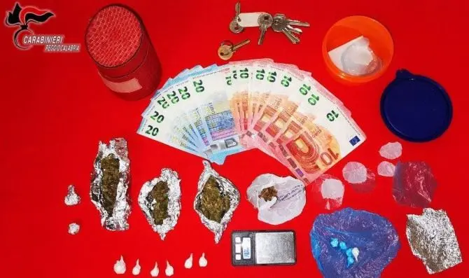 Reggio Calabria, beccato con droga in un casolare abbandonato: arrestato