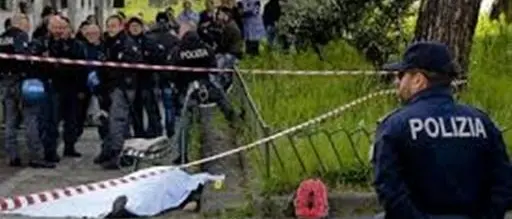 Omicidio fuori scuola, la preside: «I bambini non usciranno più all’aperto»