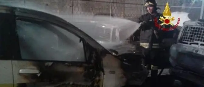 Molotov contro Poste Italiane, la firma è degli anarchici