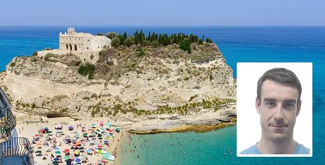 Sviluppa lega metallica purissima e la chiama “Tropea” in ricordo del mare cristallino