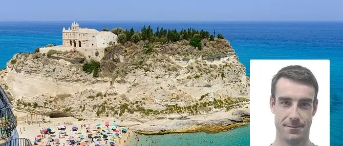 Sviluppa lega metallica purissima e la chiama “Tropea” in ricordo del mare cristallino