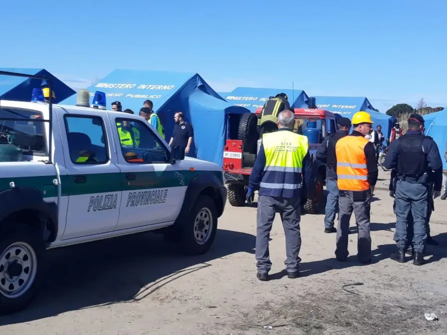 San Ferdinando, sgomberata stamattina la nuova bidonville dei migranti