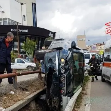 Auto contro il guardrail nel Catanzarese, un ferito