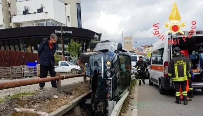 Auto contro il guardrail nel Catanzarese, un ferito