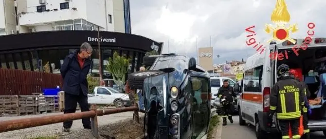 Auto contro il guardrail nel Catanzarese, un ferito