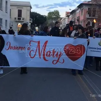 No alla violenza sulle donne, fiaccole accese per Maria Antonietta Rositani