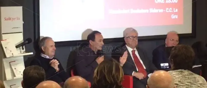 Lucano: «Case inagibili a Riace? Anche tribunale e ospedale di Locri lo sono»