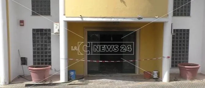 Santa Maria del Cedro, incendio doloso danneggia gli interni di un hotel