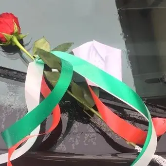 Vibo, una rosa su una gazzella dei carabinieri per solidarietà