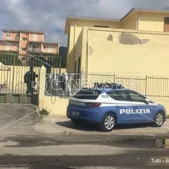In fiamme un locale di Reggio, indagini in corso