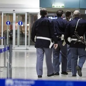 Latitante rumeno arrestato all'Aeroporto di Lamezia Terme