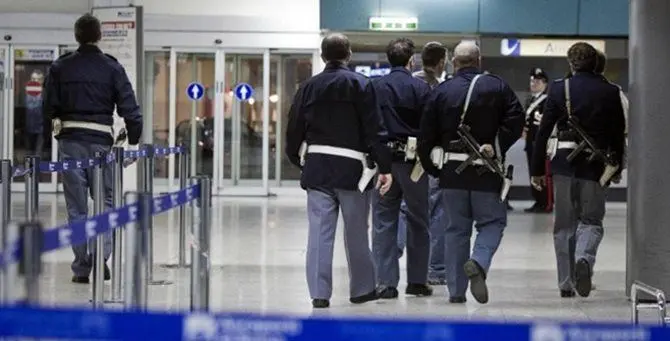 Latitante rumeno arrestato all'Aeroporto di Lamezia Terme