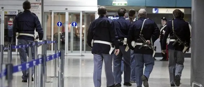 Latitante rumeno arrestato all'Aeroporto di Lamezia Terme
