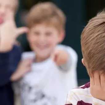 Bambino ebreo vittima dei bulli: «Riapriremo i forni di Auschwitz»