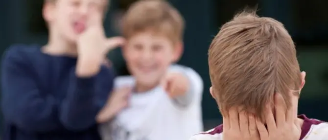 Bambino ebreo vittima dei bulli: «Riapriremo i forni di Auschwitz»