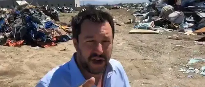 Migranti, Salvini a San Ferdinando: «Mai più tende, non si può vivere così»