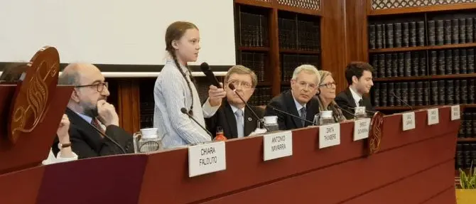 Greta in Senato sgrida i potenti: «Avete venduto il nostro futuro»