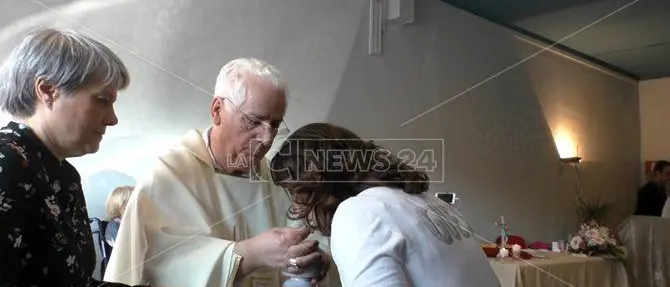 Lamezia, il Vescovo “lava i piedi” ai disabili della Progetto Sud