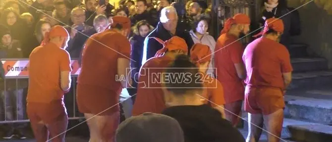 A Verbicaro rinnovato nella notte il suggestivo rito dei battenti