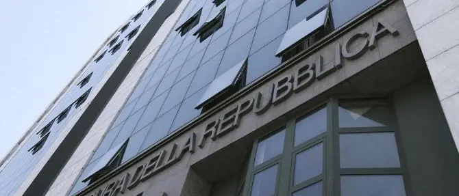 Insulti, schiaffi e percosse: due maestre sospese a Napoli