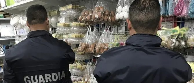 Cosenza, maxi sequestro di decorazioni di Pasqua provenienti dalla Cina